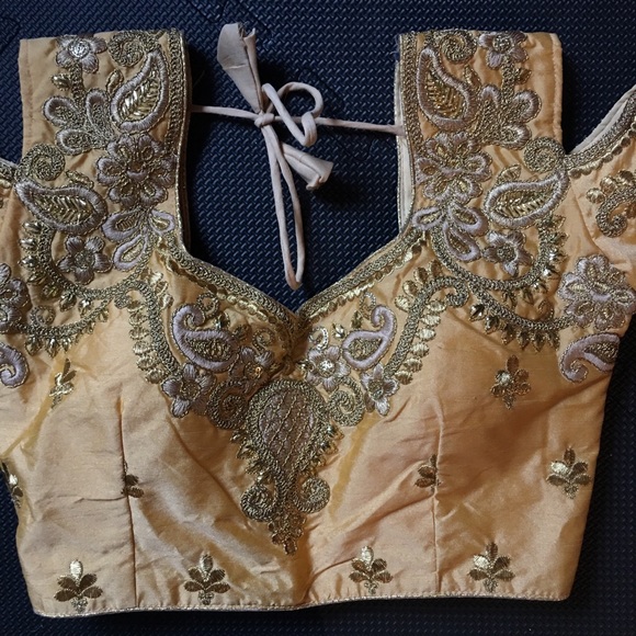 Metallic gold embroidered crop top - Picture 4 of 6